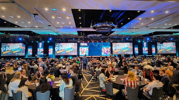 Client succes story wide angle main stage 3 stages look 1