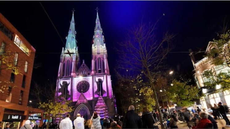 An image of an example of projection mapping on a cathedral