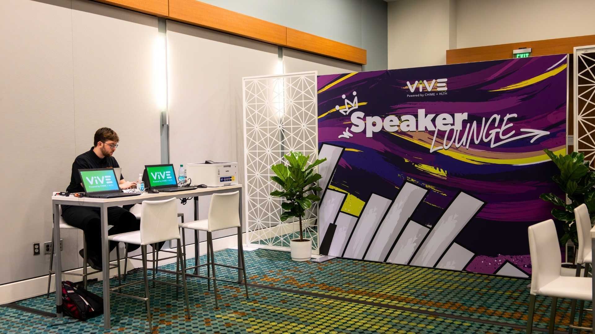 Speaker ready lounge