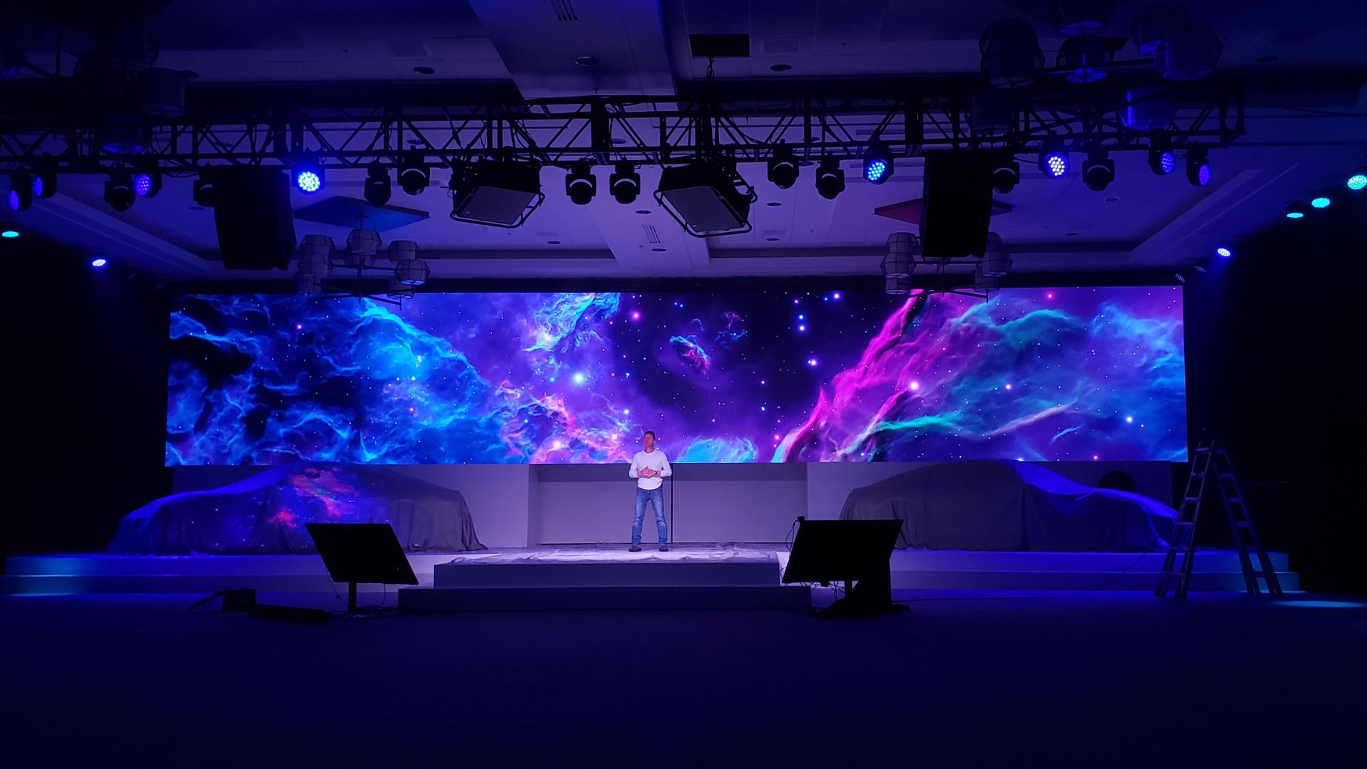 Stage-Design-Scenic-Car-Launch-Solutions