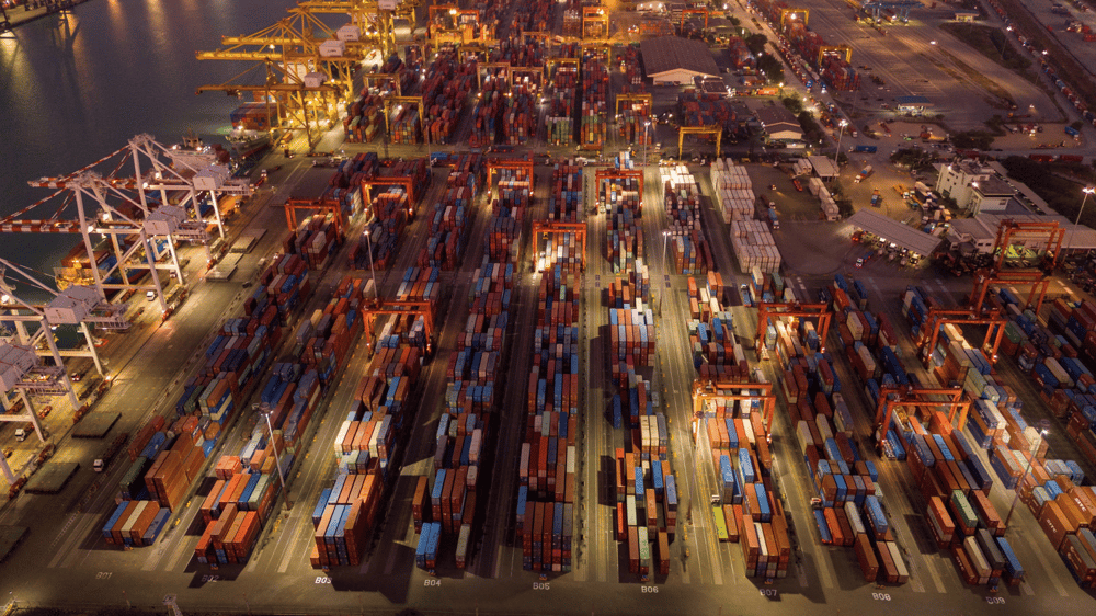 photo of a shipping yard to highlight what drayage is